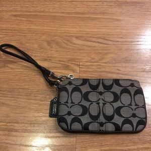 Coach Logo Wristlet o/s excellent condition